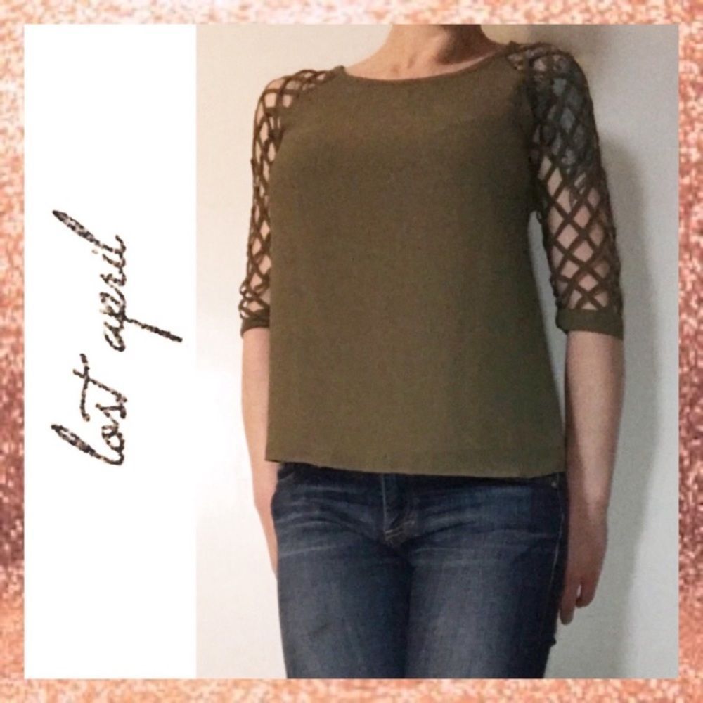LIKE NEW Lost April Green Lattice Blouse Medium M
